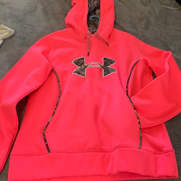 Under Armour Tops - Under Armour M hoodie